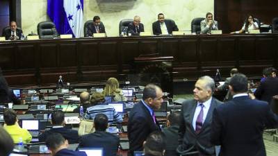 Los diputados mantenían ayer un fuerte debate en torno a los institutos de previsión.