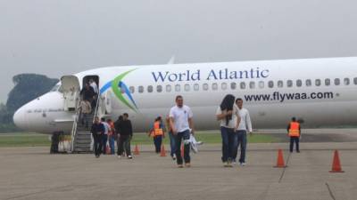 Los hondureños han llegado esta mañana a la terminal aérea de San Pedro Sula.
