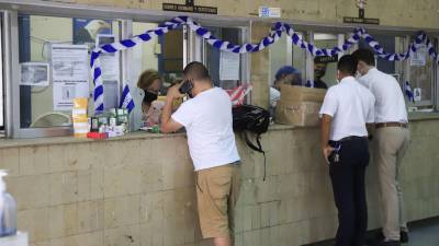 Oficinas. El Correo Nacional en San Pedro Sula ha tenido un aumento en clientes debido al auge del comercio electrónico. Foto: Franklin Muñoz