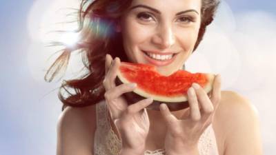 El consumo de sandía es bueno para combatir el estrés. Esta fruta es un alimento rico en potasio que ayuda a controlar la presión arterial.