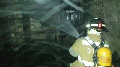 El incendio se produjo en la sala de la casa.