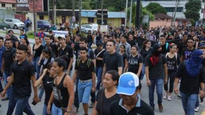 El miércoles, más de 800 alumnos protestaron en el bulevar Roberto Micheletti.
