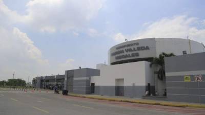 Empresarios temen que el aeropuerto Ramón Villeda Morales vuelva a quedar en el rezago. FOTOS: LA PRENSA