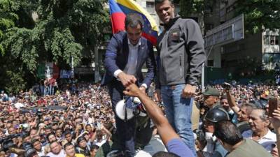 Luego de ser liberado del arresto domiciliario, Leopoldo López se reunió con Juan Guaidó.