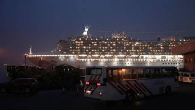 Las autoridades japonesas anunciaron este domingo la detección de 70 nuevos contagios del COVID-19 en el crucero.