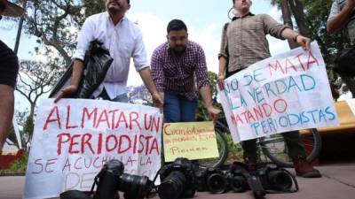 Periodistas protestan por el asesinato de sus compañeros en México.