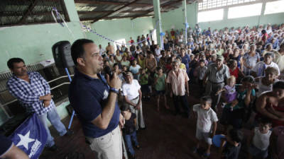 Armando Calidonio se reunió con los pobladores de Cofradía.