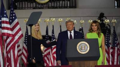 Melania e Ivanka Trump protagonizaron un momento viral durante el cierre de la Convención Republicana luego de que las cámaras captaran a la primera dama dirigir una mirada de total desagrado a la hija favorita del presidente estadounidense.