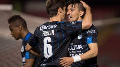 Edgar Benítez celebrando su tanto.