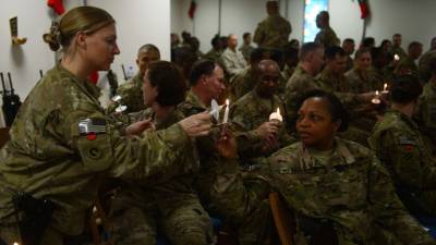 Los estadounidenses apoyan al Ejército de Afganistán.