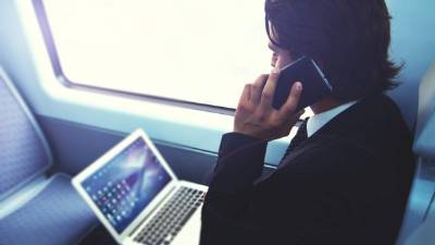 La gloria de los teléfonos celulares es que son el compañero constante de los consumidores