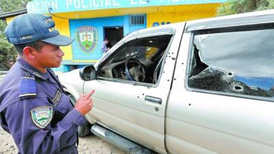 El vehículo de Santos Lorenzo Mendoza, clase dos, fue tiroteado. El hombre condujo hasta la posta El Tizatillo en la salida al sur en Tegucigalpa en busca de auxilio. Ahí falleció.
