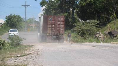 De el sector El Duende, Santa Rosa de Copán, a Cucuyagua solo hay una vía habilitada. Foto: Mariela Tejada
