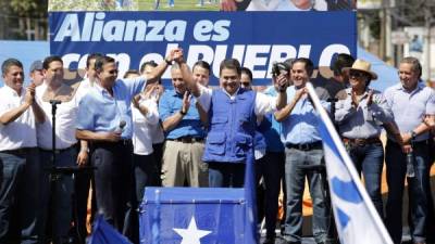 Hernández ofreció un discurso para promover la paz y unidad dentro del Partido Nacional.