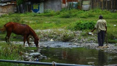 Todos los ríos de la ciudad están contaminados y cada día la situación empeora. Los ambientalistas dicen que se deben tomar correctivos lo más pronto posible. Foto: Yoseph Amaya