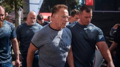 El actor estadounidense Arnold Schwarzenegger (c) es visto en el Arnold Classic Africa, un festival de múltiples deportes celebrado en el Centro de Convenciones de Sandton el 18 de mayo de 2019 en Johannesburgo, Sudáfrica. Foto Michele Spatari / AFP.