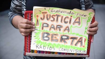 Berta Cáceres también es conocida por encabezar protestas contra el golpe de Estado del 28 de junio de 2009 al entonces presidente hondureño, Manuel Zelaya.