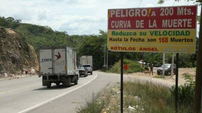 La imprudencia de los conductores es la principal causa de accidentes en la carretera CA-5, en la cual se realizan varios trabajos de mantenimiento y ampliación. Fotos: Amílcar Izaguirre