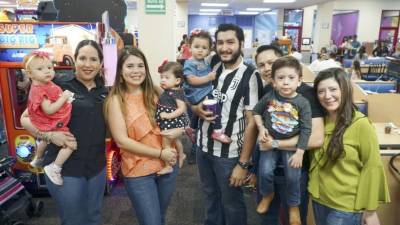 Los niños fueron agasajados con música, juegos y mucha diversión y la pasaron a lo grande en compañía de sus padres.