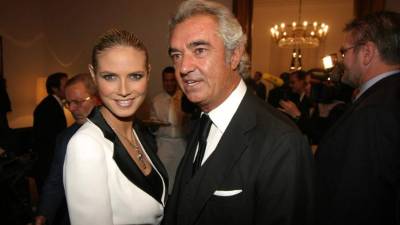 Heidi Klum. Flavio Briatore y la modelo alemana comenzaron a salir en marzo de 2003 y en diciembre de ese año, ella anunció que estaba embarazada. Su relación no era muy buena, por lo cual se separaron. A los pocos meses conoció al cantante Seal y luego se casó con él. Seal fue quien crió a su hija Leni.
