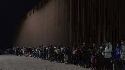 Autoridades de Estados Unidos se preparan para una avalancha de migrantes al suspenderse el Título 42.