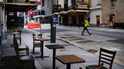 Nueva York no reabrirá sus restaurantes ni bares en un futuro cercano, afirmó el alcalde De Blasio./AFP.