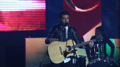 El cantante y actor Jencarlos Canela hizo vibrar a las chicas capitalinas anoche.