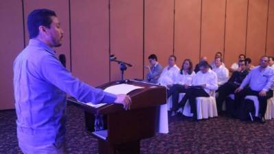 El asesor presidencial de Honduras, Ebal Díaz, al exponer a los empresarios mexicanos este lunes.