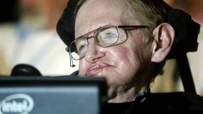 Stephen Hawking (Oxford, 1942) ya no puede mover ni un dedo.