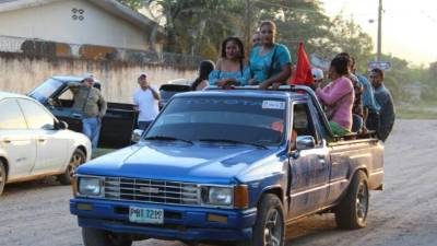 Los hondureños, una vez más, dan una lección de civismo y democracia al participar en las elecciones primarias 2017. Viajaron hasta en las pailas de los carros para ejercer el sufragio.
