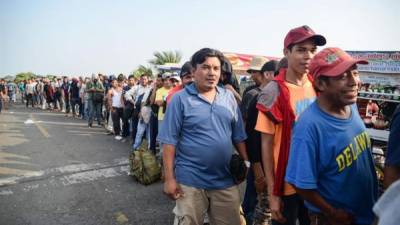 Integrantes de la caravana migrante de hondureños permanecen en ciudad Hidalgo el 25 de enero, en el estado de Chiapas (México). EFE/Luis Villalobos/Archivo