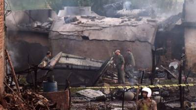 Un residente contó a la AFP que el accidente se produjo alrededor de las 02H00 locales.