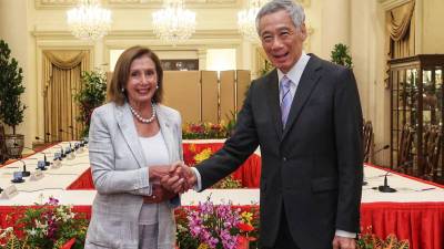 Pelosi inició una gira por Asia reuniéndose en Singapur con el primer ministro Lee Hsien Loong, en un viaje que la podría llevar a Taiwán.