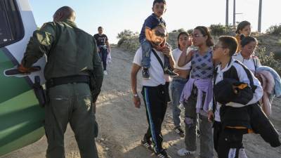 El cruce de migrantes se ha disparado en las últimas semanas en la frontera sur de Estados Unidos.