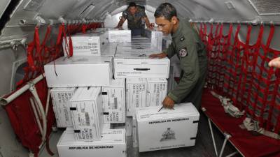 Una comisión del TSE viajará al extranjero para entregar las urnas.