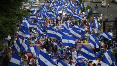 Manifestantes opositores exigen en las calles la renuncia de Ortega y su esposa, la vicepresidenta Rosario Murillo./AFP.