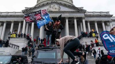 Los demócratas usaron imágenes del asalto al Capitolio como evidencia en la acusación contra Trump en el impeachment./AFP.