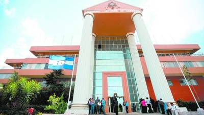 ES Fachada de tribunal superior de cuentas 21 Nov 2012