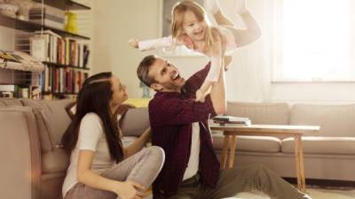 Juega más tiempo con tus hijos, comparte tiempo con ellos porque la casa puede ser también un lugar de ocio.
