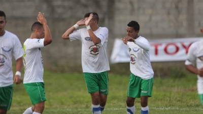 Jugadores del Comayagua FC celebrando una de sus anotaciones.