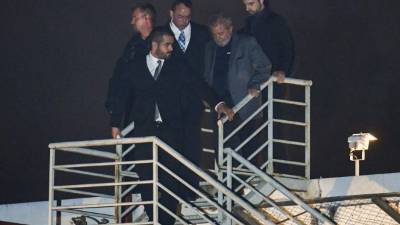 Fotografía tomada hace un año, que muestra el momento de la llegada de Lula a la prisión ferderal de Curitiba, en la que ha estado recluido.