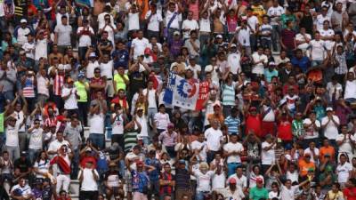 Miles de seguidores del Motagua y Olimpia están en el Nacional disfrutando de la gran final.