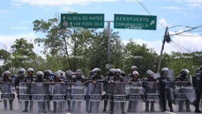 Tres personas han resultado heridas de bala durante las protestas. Esta imagen corresponde al anillo periférico de Tegucigalpa, capital de Honduras.
