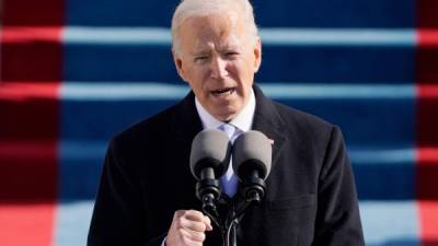 Biden comenzó su mensaje con una celebración de la democracia, que salió vencedora del asalto al Congreso del 6 de enero.