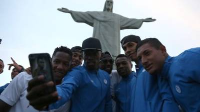 Los jugadores de la Selección hondureña finalmente pudo tener un momento de relajamiento y visitaron el Cristo Redentor.