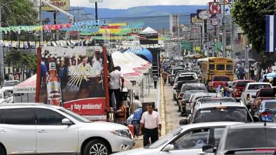 Los cinco escenarios quedaron instalados para la gran fiesta de la capital.