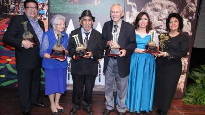 José Jorge Montenegro, Judith San Martín de Orellana, Alfonso Flores, Héctor Sabillón, Alma Ondina y Alma Matute. Fotos: Jorge Gonzáles