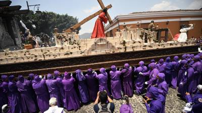 La procesión de Jesus de Nazareth en las calles de Antigua.