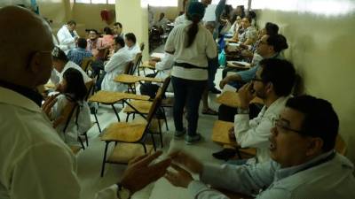 Hoy por tercer día consecutivo los médicos se mantienen en asambleas informativas.