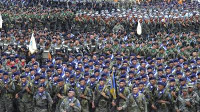 Miembros de las Fuerzas Armadas participaron ayer en el acto.
